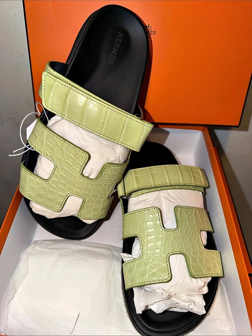 Hermès Women's Green crocodile Leather Sandals New - Picture 4 of 4